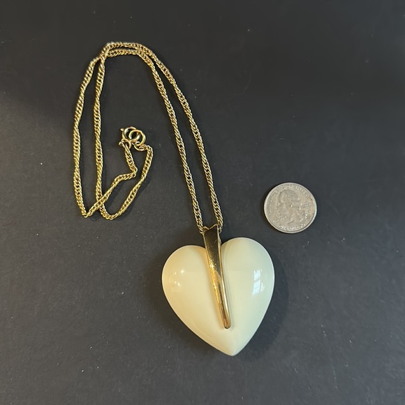 Valentine Crown Trifari Heart Shaped Pendant Necklace Off White Gold Tone - Picture 5 of 7